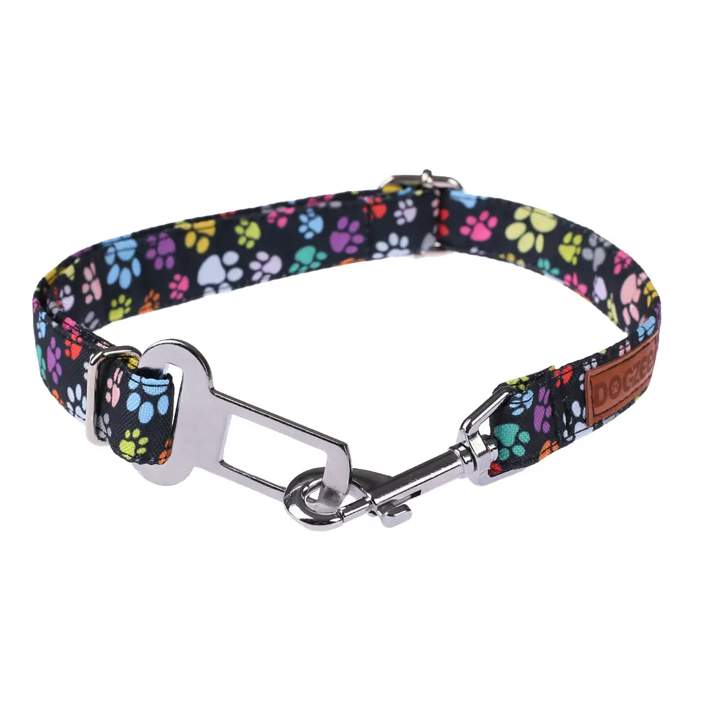 pas samochodowy dla psa łapki, zapewnia bezpieczeństwo podczas jazdy